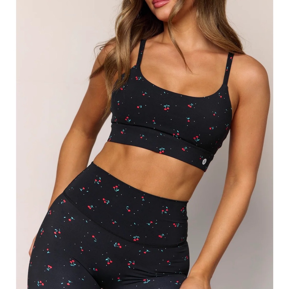Seamless Black Cherry-Print Sports SET